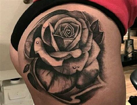 tatuajes de nalga de mujer|Tatuajes lindos en la nalga